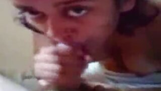 लस्टी आशियाई मुलगी टियाराला तिच्या गुडघ्यावर उभा असलेला लंड चोखायला आवडतो. ती डिक चोखते आणि सरळ तिच्या जोडीदाराच्या डोळ्यात पाहते. विशेष Jav HD सेक्स ट्यूब व्हिडिओसाठी तयार रहा.