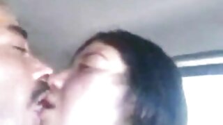 खोडकर गोरे Tianna Love एका खडबडीत माणसाला blowjob आणि titjob देते